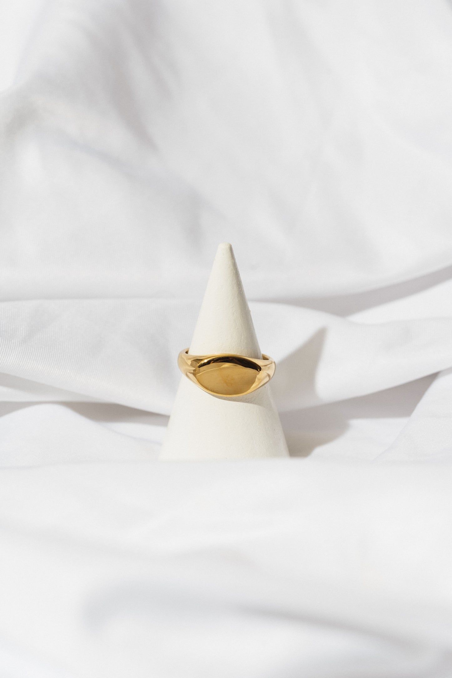 SIGNET GOLD RING