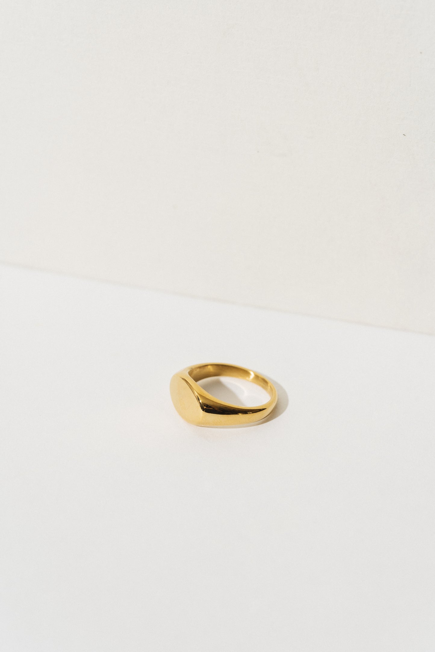SIGNET GOLD RING